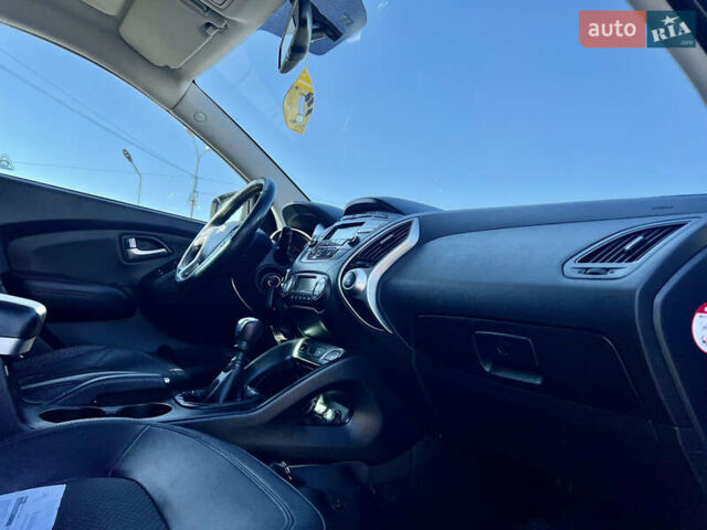 Синий Хендай их35, объемом двигателя 1.7 л и пробегом 263 тыс. км за 10800 $, фото 25 на Automoto.ua