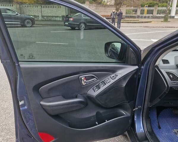 Синий Хендай их35, объемом двигателя 2 л и пробегом 138 тыс. км за 11500 $, фото 19 на Automoto.ua