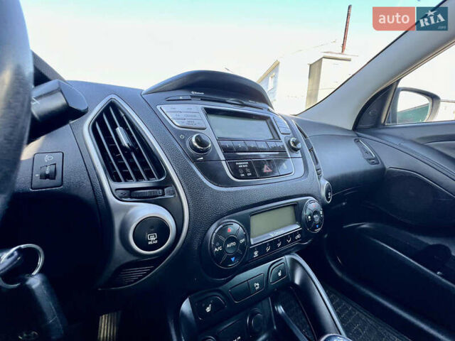 Синий Хендай их35, объемом двигателя 1.7 л и пробегом 263 тыс. км за 10800 $, фото 23 на Automoto.ua