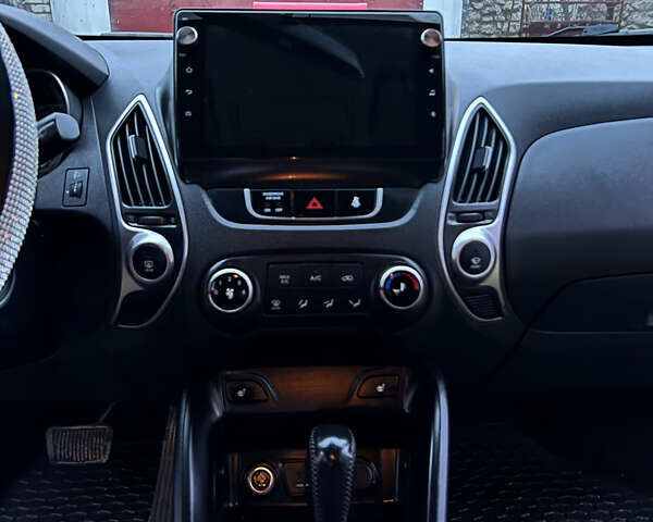 Синий Хендай их35, объемом двигателя 2 л и пробегом 158 тыс. км за 13999 $, фото 3 на Automoto.ua