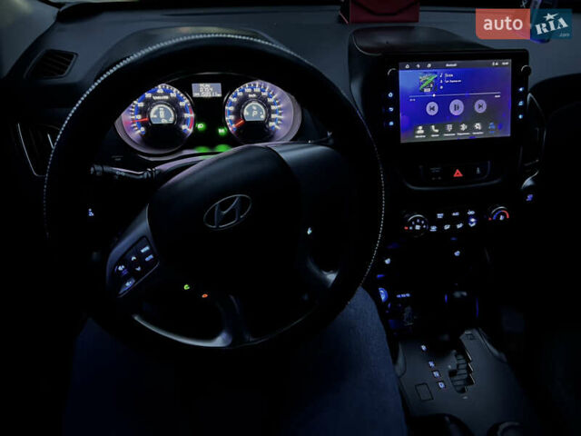 Синий Хендай их35, объемом двигателя 2 л и пробегом 158 тыс. км за 13999 $, фото 17 на Automoto.ua