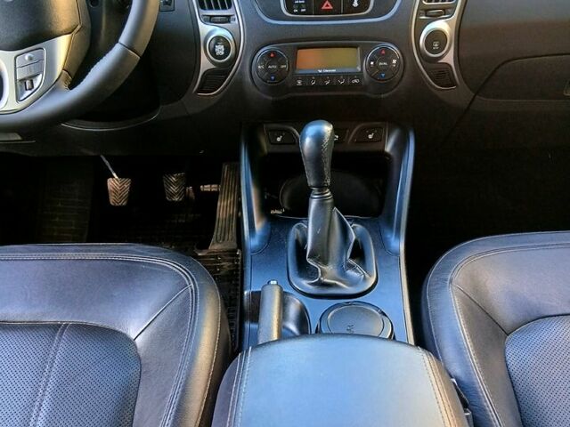 Синий Хендай их35, объемом двигателя 2 л и пробегом 152 тыс. км за 11500 $, фото 6 на Automoto.ua