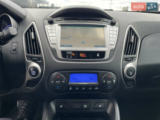 Синій Хендай іх35, об'ємом двигуна 2 л та пробігом 238 тис. км за 13300 $, фото 4 на Automoto.ua