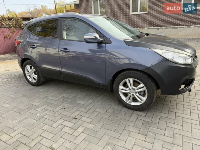 Синий Хендай их35, объемом двигателя 2 л и пробегом 175 тыс. км за 6500 $, фото 3 на Automoto.ua