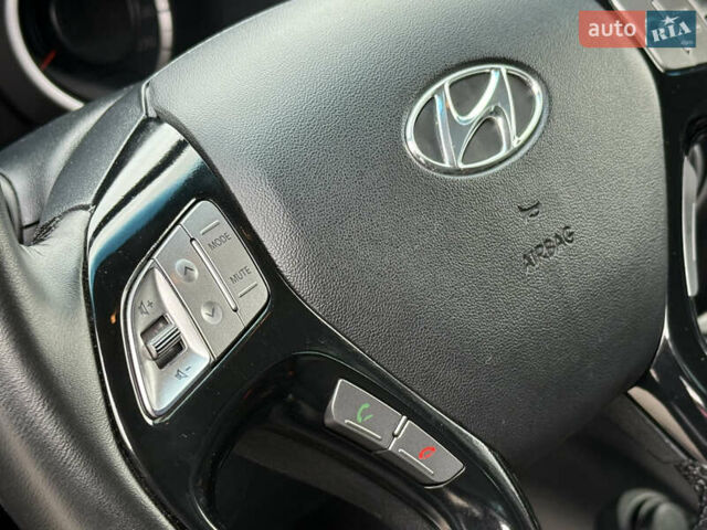 Синий Хендай их35, объемом двигателя 2 л и пробегом 234 тыс. км за 13550 $, фото 52 на Automoto.ua