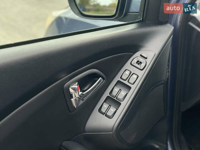 Синій Хендай іх35, об'ємом двигуна 2 л та пробігом 238 тис. км за 13300 $, фото 37 на Automoto.ua