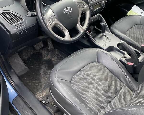 Синий Хендай их35, объемом двигателя 2 л и пробегом 165 тыс. км за 12000 $, фото 2 на Automoto.ua