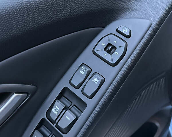 Синий Хендай их35, объемом двигателя 2 л и пробегом 219 тыс. км за 14950 $, фото 12 на Automoto.ua