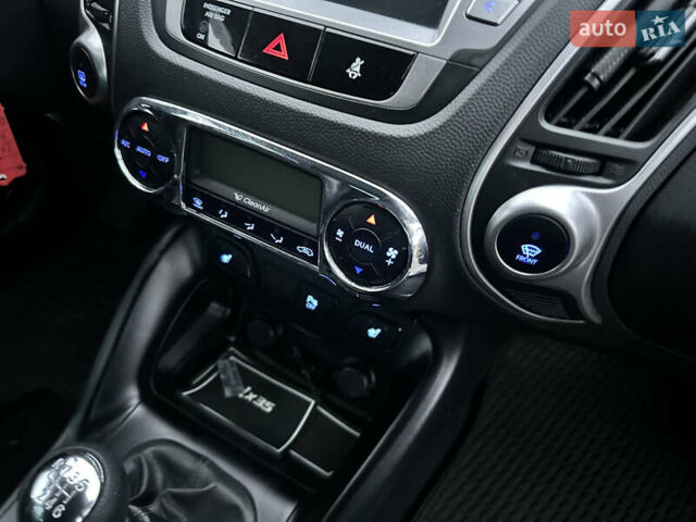 Синій Хендай іх35, об'ємом двигуна 1.7 л та пробігом 154 тис. км за 12700 $, фото 25 на Automoto.ua