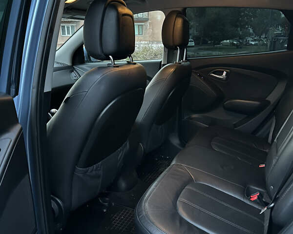 Синий Хендай их35, объемом двигателя 2 л и пробегом 219 тыс. км за 14950 $, фото 9 на Automoto.ua