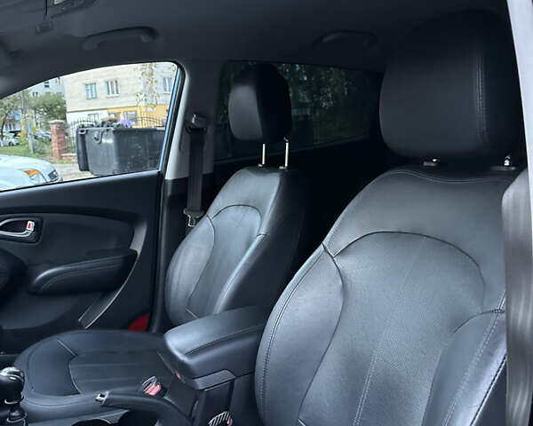 Синий Хендай их35, объемом двигателя 2 л и пробегом 219 тыс. км за 14950 $, фото 8 на Automoto.ua