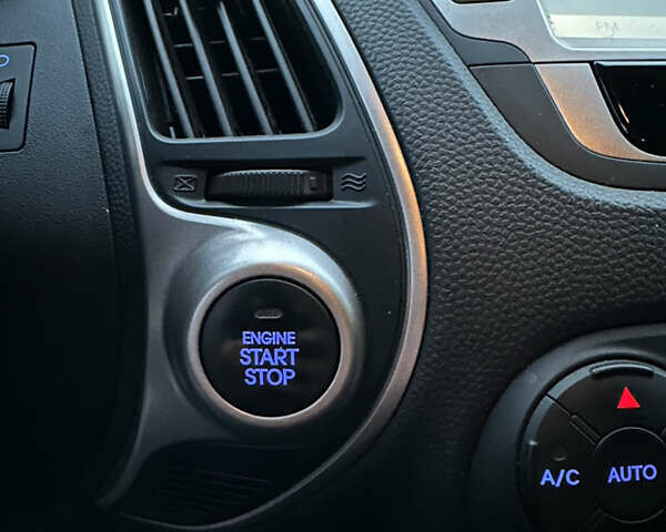 Синий Хендай их35, объемом двигателя 2 л и пробегом 219 тыс. км за 14950 $, фото 17 на Automoto.ua