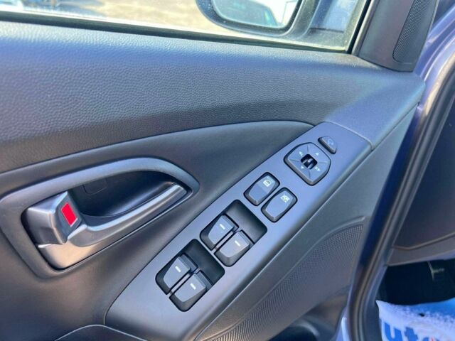 Синій Хендай іх35, об'ємом двигуна 2 л та пробігом 220 тис. км за 8500 $, фото 17 на Automoto.ua