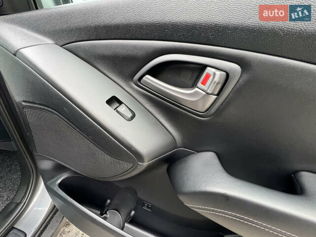 Синий Хендай их35, объемом двигателя 2 л и пробегом 150 тыс. км за 16400 $, фото 26 на Automoto.ua