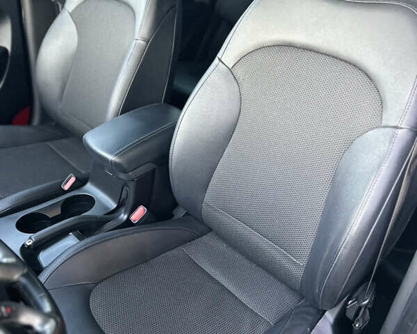 Синий Хендай их35, объемом двигателя 2 л и пробегом 149 тыс. км за 16600 $, фото 9 на Automoto.ua