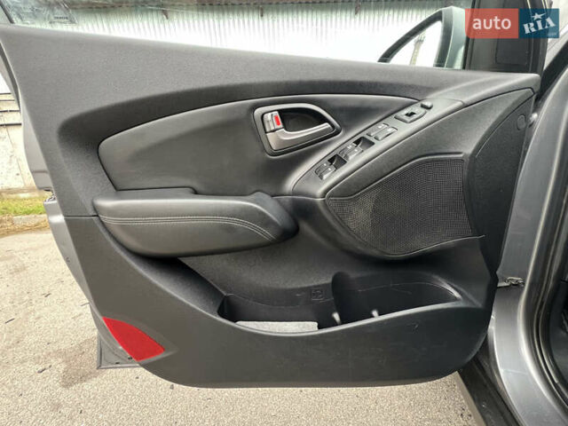 Синий Хендай их35, объемом двигателя 2 л и пробегом 150 тыс. км за 16400 $, фото 6 на Automoto.ua