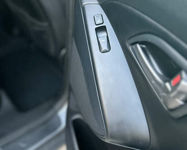 Синий Хендай их35, объемом двигателя 2 л и пробегом 149 тыс. км за 16600 $, фото 11 на Automoto.ua