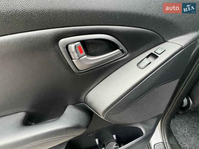 Синий Хендай их35, объемом двигателя 2 л и пробегом 150 тыс. км за 16400 $, фото 20 на Automoto.ua