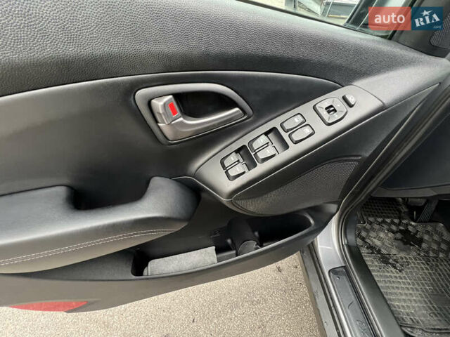 Синий Хендай их35, объемом двигателя 2 л и пробегом 150 тыс. км за 16400 $, фото 7 на Automoto.ua