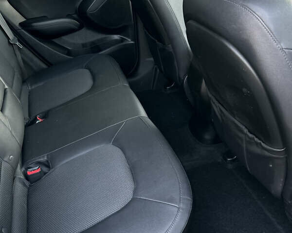 Синий Хендай их35, объемом двигателя 2 л и пробегом 149 тыс. км за 16600 $, фото 13 на Automoto.ua