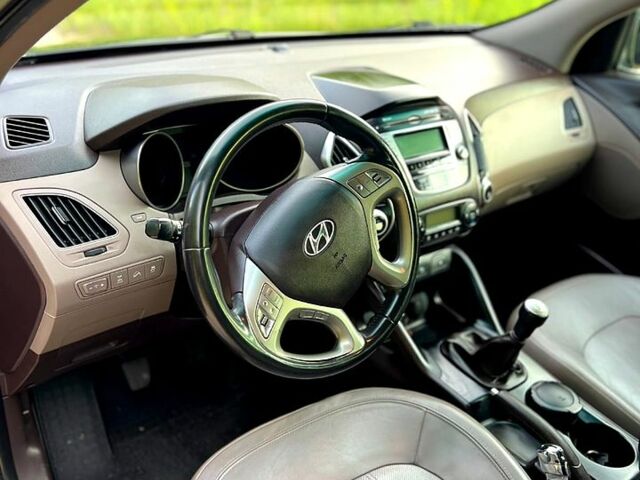 Зелений Хендай іх35, об'ємом двигуна 2 л та пробігом 115 тис. км за 11200 $, фото 10 на Automoto.ua