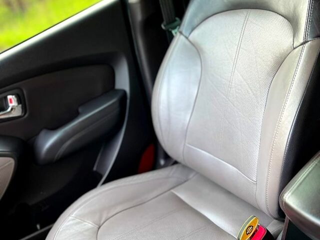 Зелений Хендай іх35, об'ємом двигуна 2 л та пробігом 115 тис. км за 11200 $, фото 12 на Automoto.ua