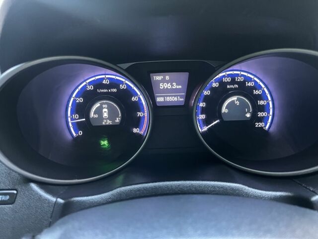 Зеленый Хендай их35, объемом двигателя 2 л и пробегом 186 тыс. км за 9999 $, фото 7 на Automoto.ua