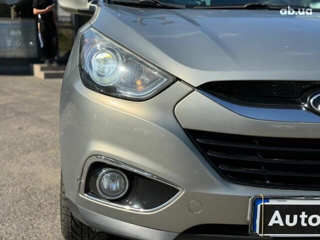 Зелений Хендай іх35, об'ємом двигуна 2 л та пробігом 246 тис. км за 10890 $, фото 10 на Automoto.ua