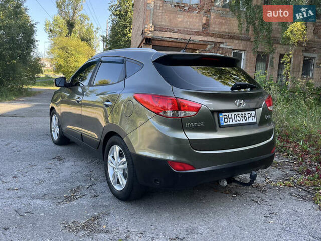 Зеленый Хендай их35, объемом двигателя 2 л и пробегом 186 тыс. км за 11000 $, фото 6 на Automoto.ua