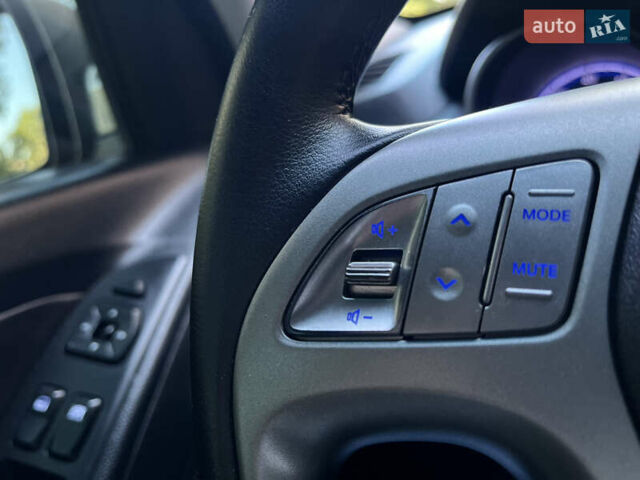 Зеленый Хендай их35, объемом двигателя 2 л и пробегом 186 тыс. км за 11000 $, фото 31 на Automoto.ua