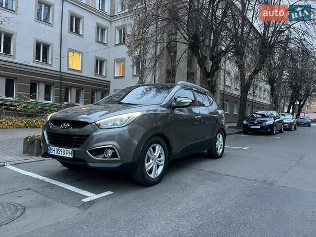 Зеленый Хендай их35, объемом двигателя 2 л и пробегом 187 тыс. км за 10999 $, фото 1 на Automoto.ua