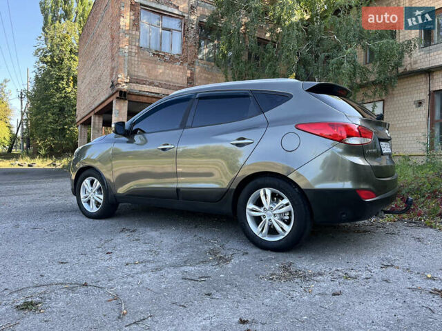 Зеленый Хендай их35, объемом двигателя 2 л и пробегом 186 тыс. км за 11000 $, фото 7 на Automoto.ua