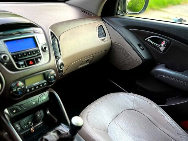 Зелений Хендай іх35, об'ємом двигуна 2 л та пробігом 115 тис. км за 11200 $, фото 11 на Automoto.ua