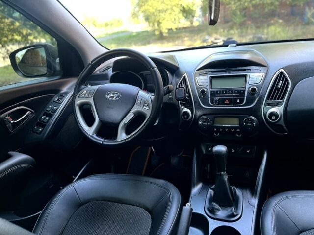 Зеленый Хендай их35, объемом двигателя 2 л и пробегом 186 тыс. км за 9999 $, фото 5 на Automoto.ua