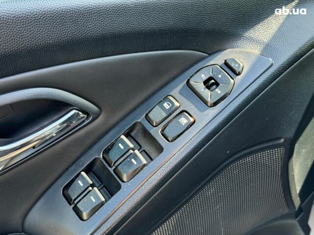 Зелений Хендай іх35, об'ємом двигуна 2 л та пробігом 246 тис. км за 10890 $, фото 17 на Automoto.ua