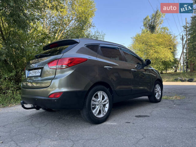 Зеленый Хендай их35, объемом двигателя 2 л и пробегом 186 тыс. км за 11000 $, фото 2 на Automoto.ua