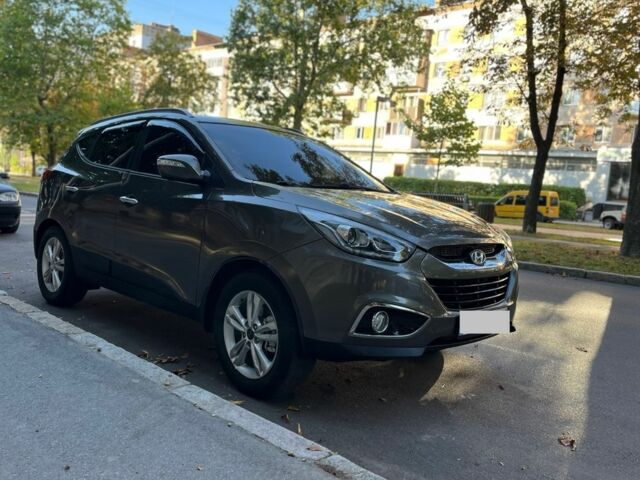 Зеленый Хендай их35, объемом двигателя 2 л и пробегом 186 тыс. км за 9999 $, фото 3 на Automoto.ua