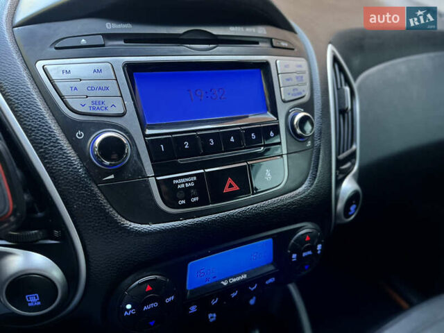 Зеленый Хендай их35, объемом двигателя 2 л и пробегом 186 тыс. км за 11000 $, фото 26 на Automoto.ua