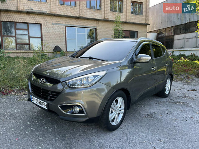 Зеленый Хендай их35, объемом двигателя 2 л и пробегом 185 тыс. км за 10500 $, фото 3 на Automoto.ua