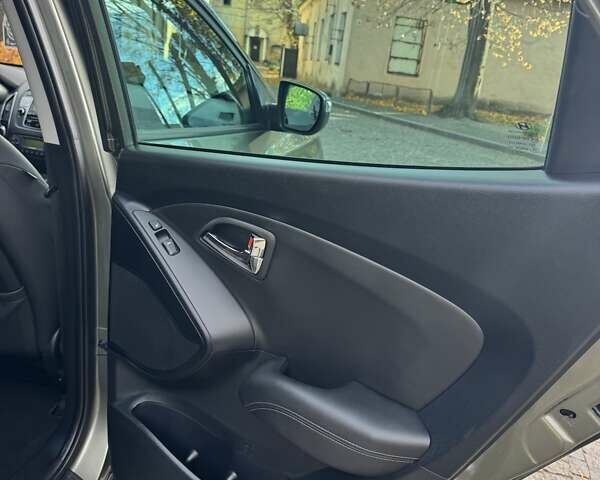 Зеленый Хендай их35, объемом двигателя 2 л и пробегом 170 тыс. км за 14400 $, фото 32 на Automoto.ua