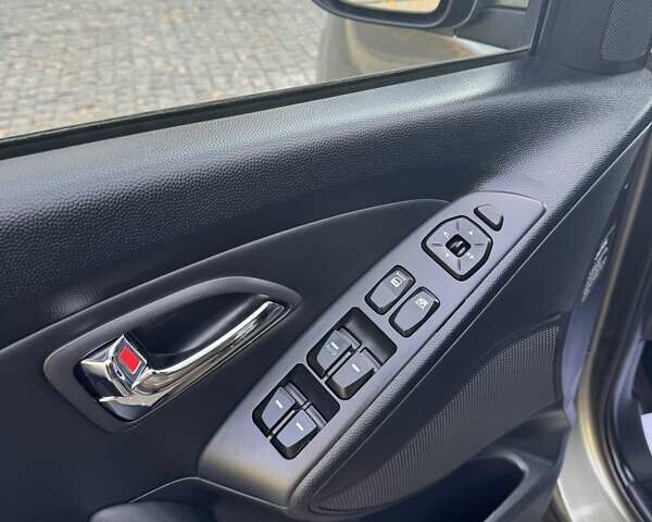 Зеленый Хендай их35, объемом двигателя 2 л и пробегом 170 тыс. км за 14400 $, фото 19 на Automoto.ua