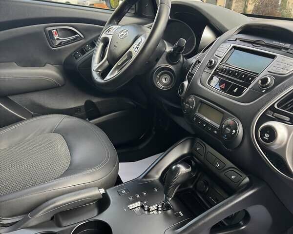 Зеленый Хендай их35, объемом двигателя 2 л и пробегом 170 тыс. км за 14400 $, фото 45 на Automoto.ua