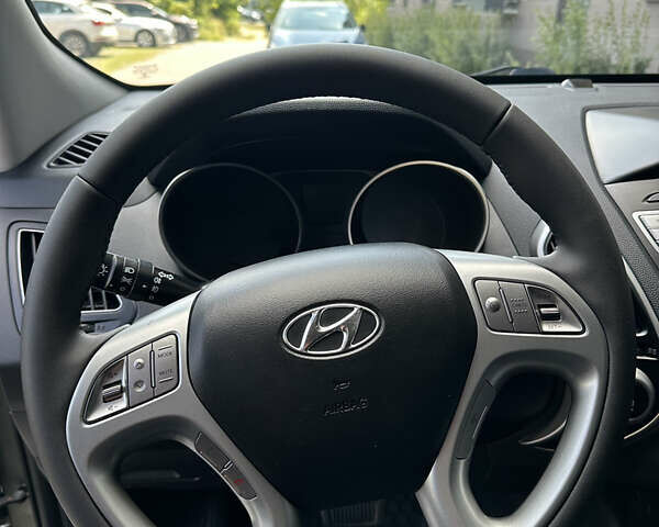 Зеленый Хендай их35, объемом двигателя 2 л и пробегом 212 тыс. км за 13650 $, фото 25 на Automoto.ua