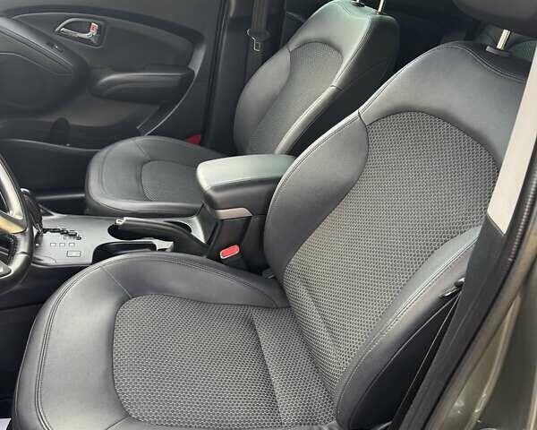 Зеленый Хендай их35, объемом двигателя 2 л и пробегом 170 тыс. км за 14400 $, фото 17 на Automoto.ua