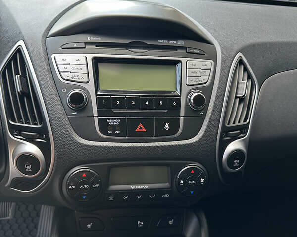 Зеленый Хендай их35, объемом двигателя 2 л и пробегом 212 тыс. км за 13650 $, фото 19 на Automoto.ua