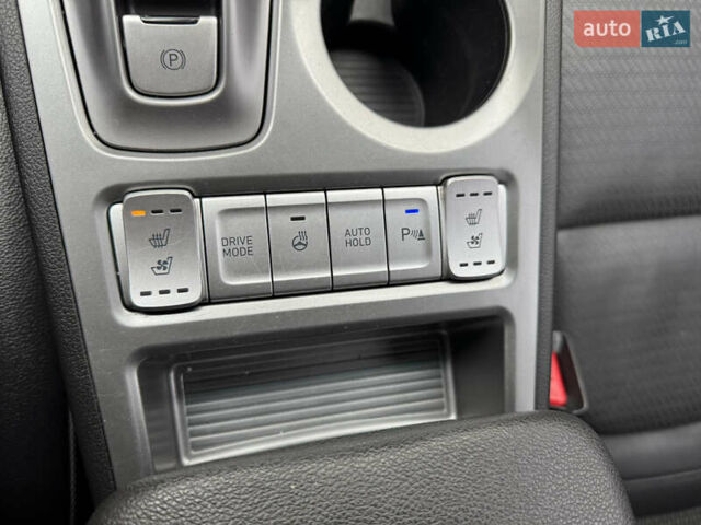 Белый Хендай Kona, объемом двигателя 0 л и пробегом 179 тыс. км за 16350 $, фото 60 на Automoto.ua