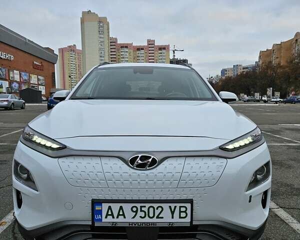 Белый Хендай Kona, объемом двигателя 0 л и пробегом 155 тыс. км за 16000 $, фото 4 на Automoto.ua