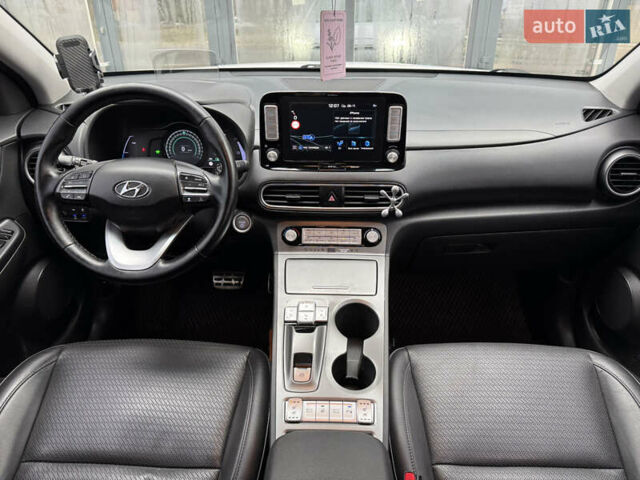 Белый Хендай Kona, объемом двигателя 0 л и пробегом 179 тыс. км за 16350 $, фото 55 на Automoto.ua