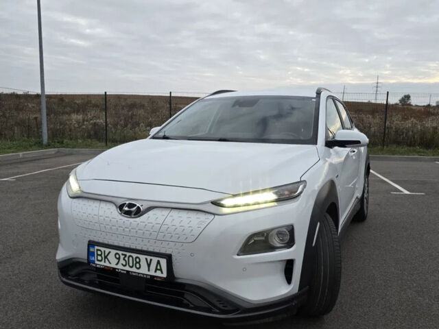Білий Хендай Kona, об'ємом двигуна 0 л та пробігом 113 тис. км за 15900 $, фото 3 на Automoto.ua