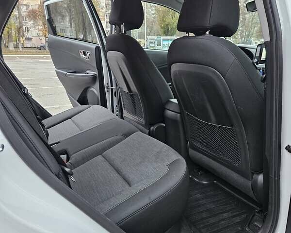 Белый Хендай Kona, объемом двигателя 0 л и пробегом 155 тыс. км за 16000 $, фото 21 на Automoto.ua